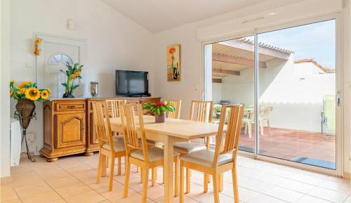Three-Bedroom Holiday Home 