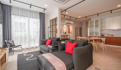 Four-Bedroom Penthouse Apartment