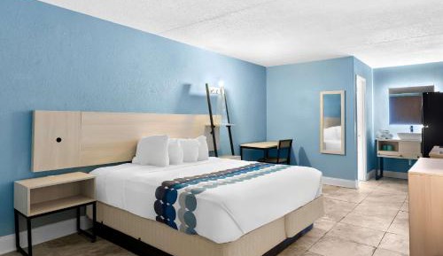 Standard King Room - Non-Smoking 