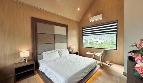 Bungalow with Garden View