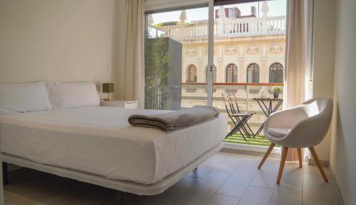 Three-Bedroom Apartment with Balcony