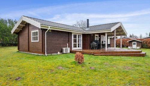 Three-Bedroom Holiday Home 