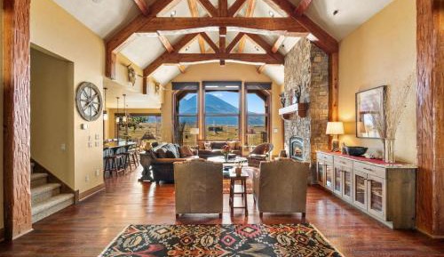 Four-Bedroom Holiday Home