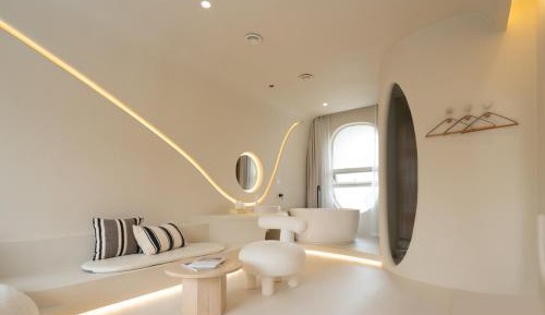 Mantle A -Garden View Round Bed Room