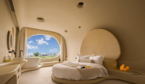 Yunting-Field View Round Bed Room