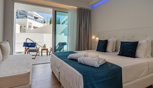 Junior Suite with Sharing Pool