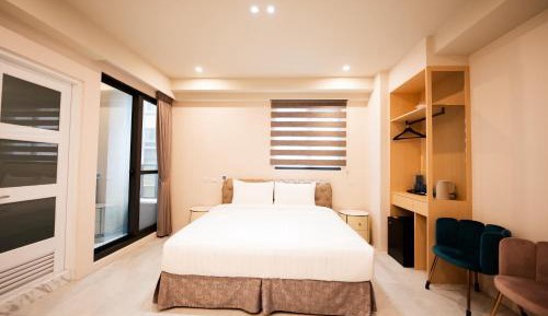 Deluxe Queen Room