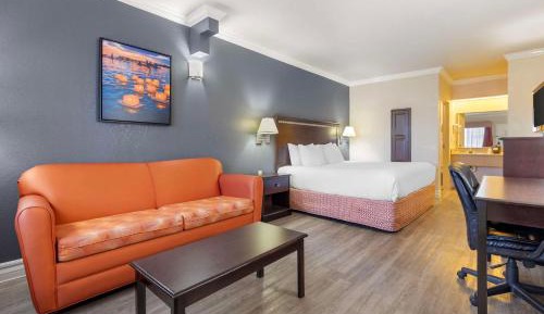 King Room with Sofa Bed - Non Smoking