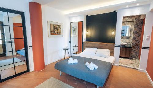 Deluxe Double Room (2 Adults + 1 Child)