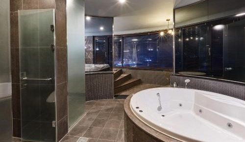 King Suite with Spa Bath