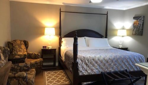 Wilkes King Room