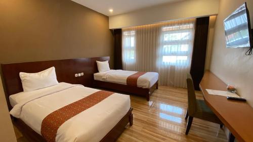 Twin Room with City View