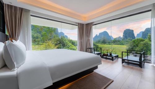 Villa with Garden View