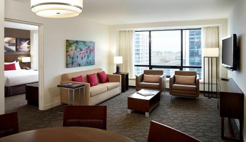 Deluxe One-Bedroom Suite