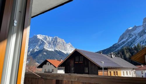 Standard Single Room with Mountain View