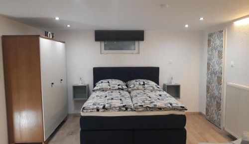 Deluxe Room (2 Adults + 1 Child)