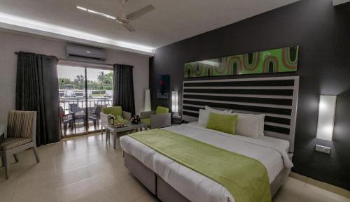 Deluxe Garden View room with Balcony