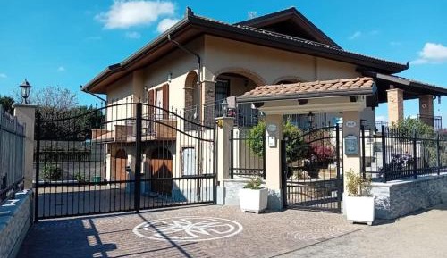 Villa with Garden View