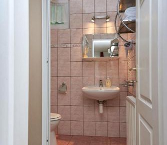 One-Bedroom Apartment with Terrace