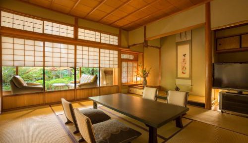 Japanese-Style Superior Twin Room with Garden View