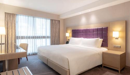 One Bed King Suite with Lounge Access High Floor