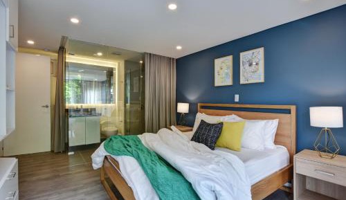 One-Bedroom Apartment with Balcony