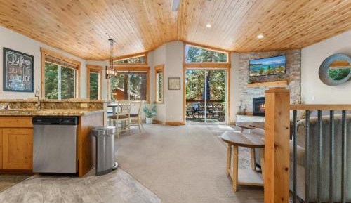 Three-Bedroom Holiday Home 