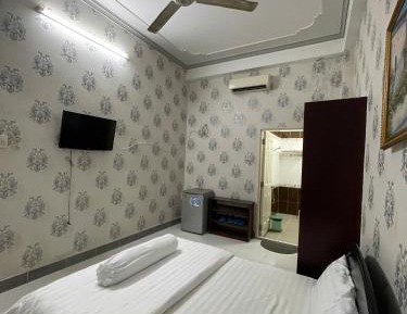 Deluxe Room (2 Adults + 1 Child)