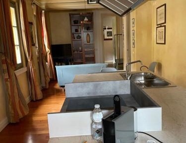 Deluxe One-Bedroom Apartment