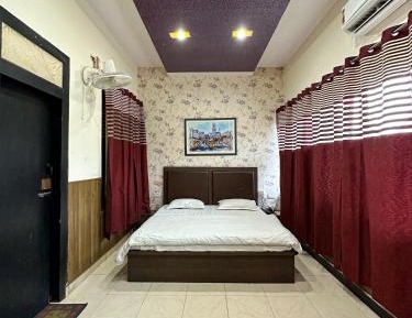 Deluxe Double Room (2 Adults + 1 Child)