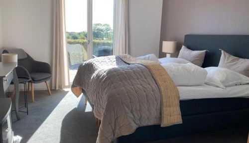 Deluxe Suite with Sea View