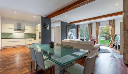 One-Bedroom Premier Apartment