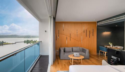 Studio Apartment with Harbor View