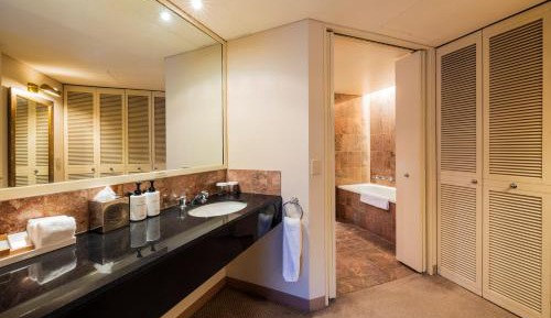 Junior King Suite with City View