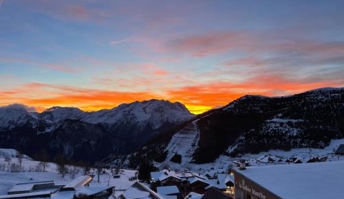 One-Bedroom Apartment with View