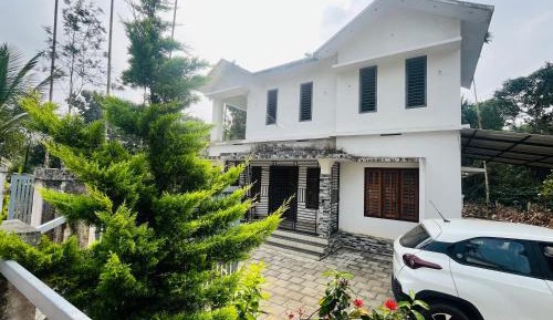 Three-Bedroom Holiday Home 
