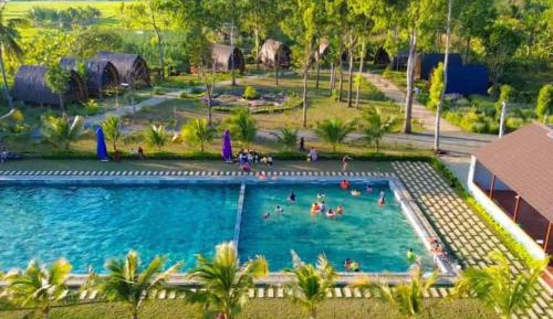 Bungalow with Garden View