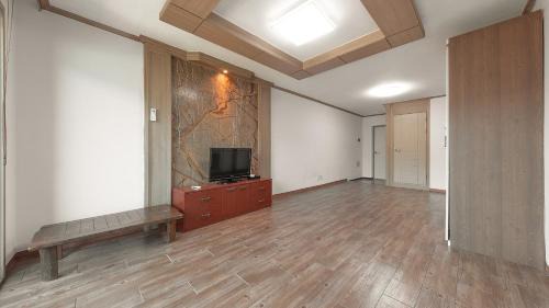 Studio 2