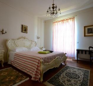 Queen Room with Balcony