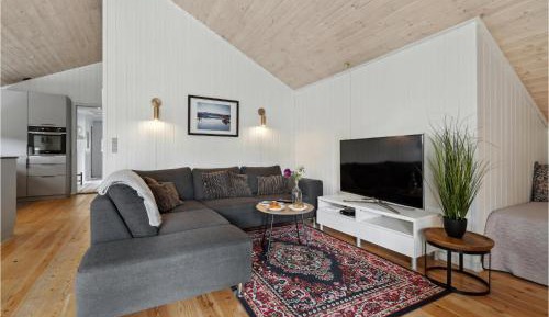 Three-Bedroom Holiday Home 