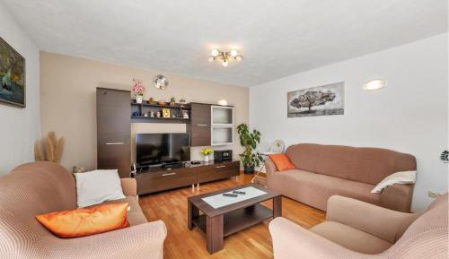 Three-Bedroom Vacation Home 