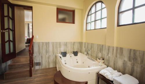 King Suite with Spa Bath