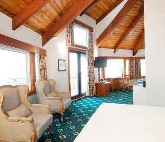 Queen Suite with Ocean View - Non-Smoking