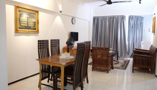 Apartment with Pool View 