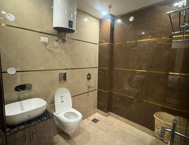 Deluxe Double Room (2 Adults + 1 Child)