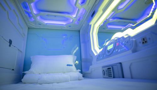 Single Bed in Male Dormitory Room with Shared Bathroom