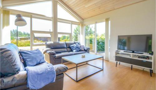 Three-Bedroom Holiday Home 