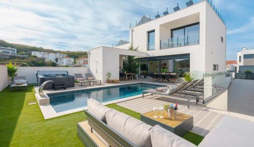 Villa with Sea View