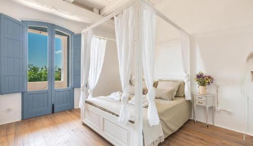 Three-Bedroom Deluxe Apartment