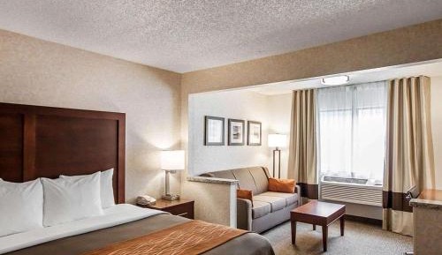 King Suite - Non-Smoking